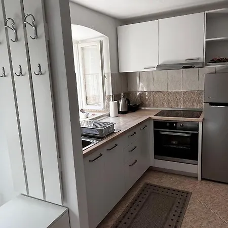 アパート Kalinic ストン