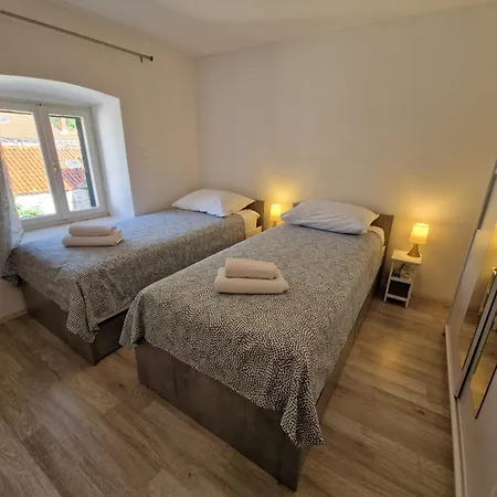 アパート Kalinic *